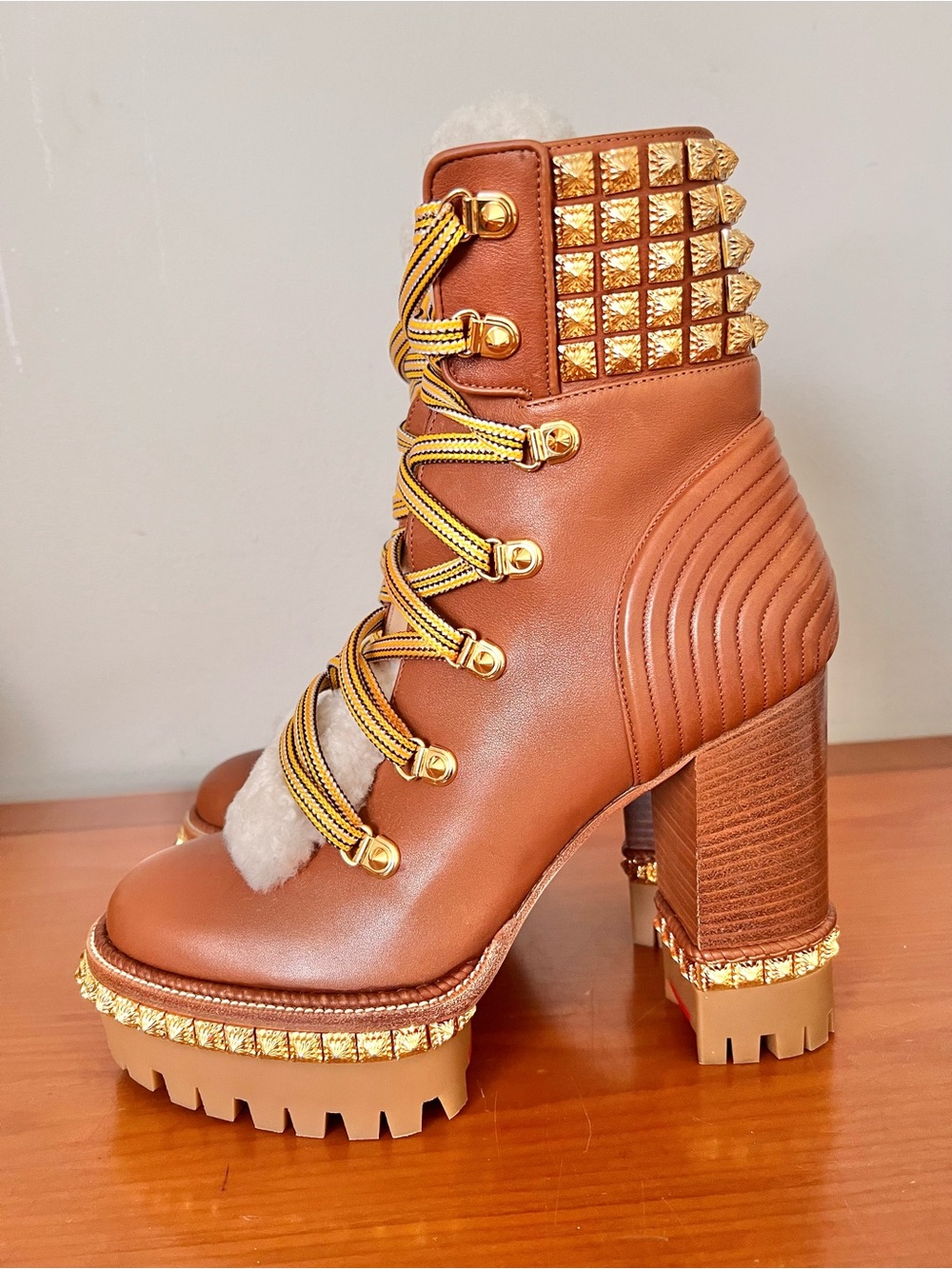 Christian Louboutin Yeti Donna Ankle Boots With Gold Spikes Size 40 Super Rare. - Picture 4 of 9